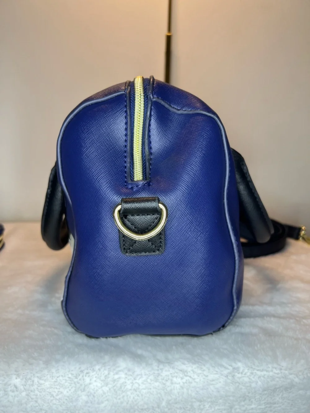 Loungefly Snow White Satchel/crossbody and wallet EU - Picture 4 of 11